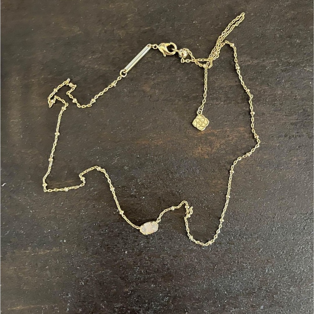 Elisa Gold Pendant Necklace in Rose Quartz